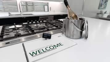 Refrigerador, microondas, parrilla de estufa y lavavajillas