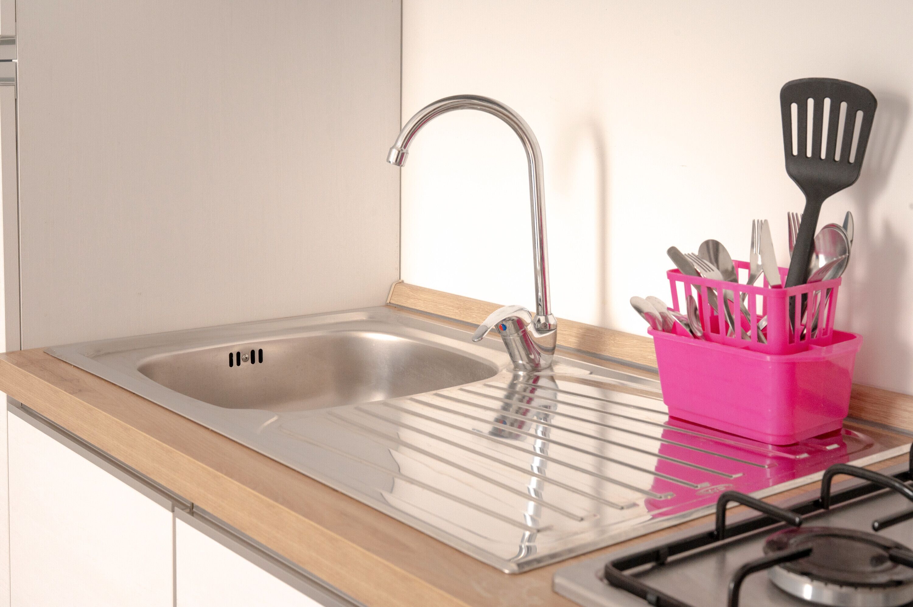 Kühlschrank, Ofen, Herdplatte, Wasserkocher