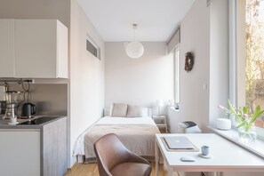 アイロン / アイロン台、WiFi (無料)、ベッドシーツ