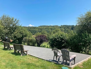 المنطقة المحيطة بالمنشأة