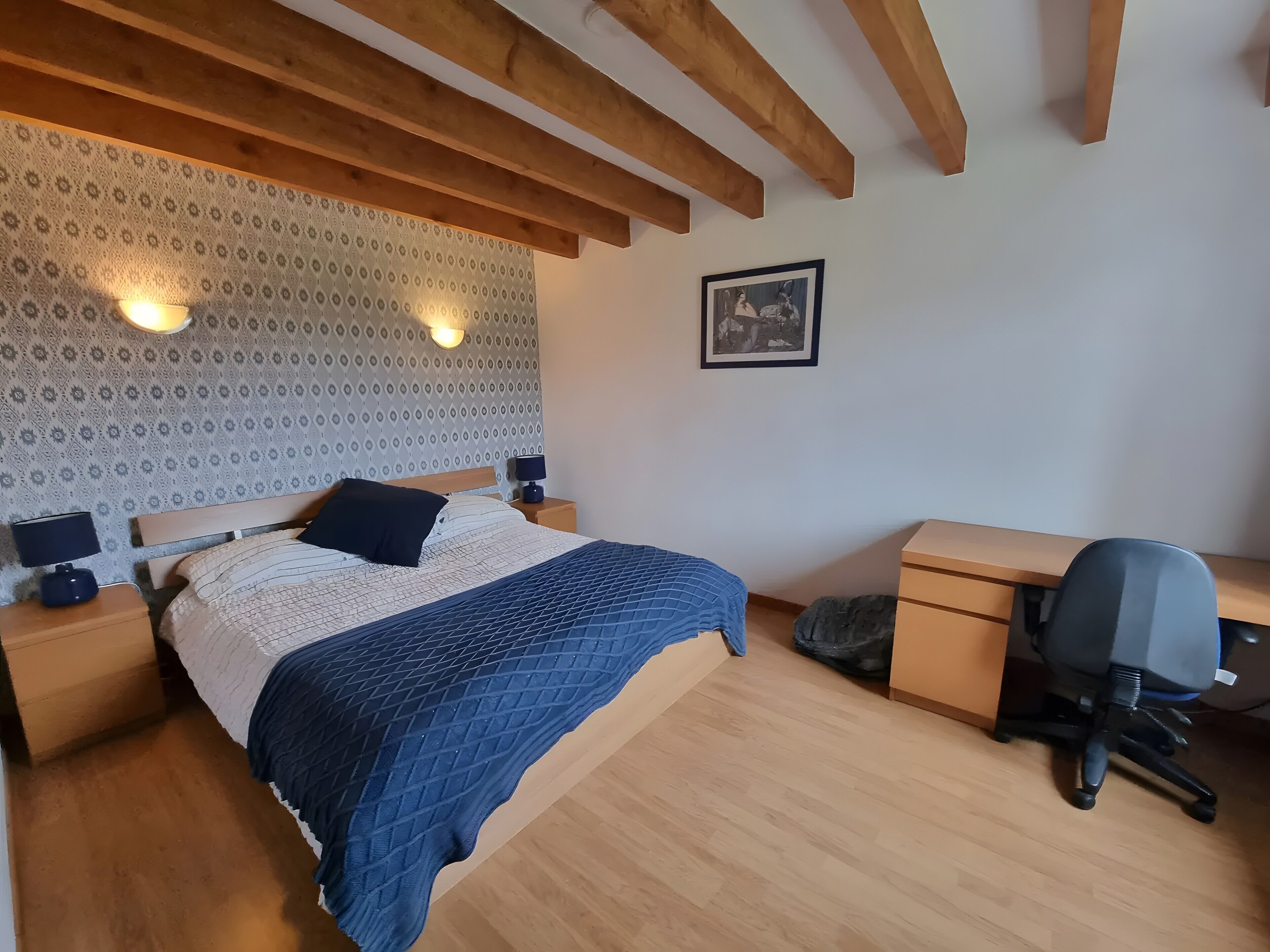 4 bedrooms, iron/ironing board, WiFi, bed sheets