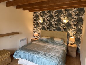 4 chambres, fer et planche à repasser, Wi-Fi, literie fournie