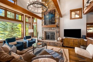 Smart TV, fireplace, stereo