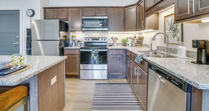 4 Mi to National Sports Center: Apt in Blaine