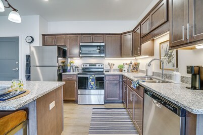 4 Mi to National Sports Center: Apt in Blaine