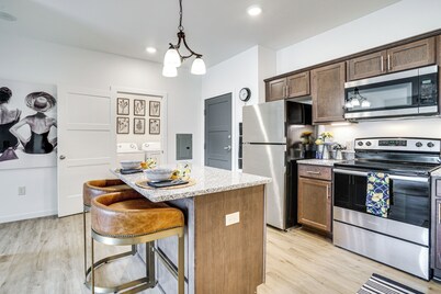 4 Mi to National Sports Center: Apt in Blaine