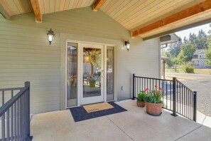 Apartment (1 Bedroom) | Interior - Half-mi to Scotts Mills Falls: Wine Country Apt (Scotts Mills)