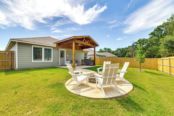 House (3 Bedrooms) | Interior - ~ 10 Mi to Dallas Hospitals: Stylish Home w/ Yard! (Dallas)