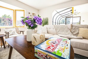 Interior - Fun 3BR w/ Pool & Slide – Pet Friendly in San Jose (San Jose)