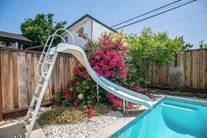 Outdoor pool - Fun 3BR w/ Pool & Slide – Pet Friendly in San Jose (San Jose)