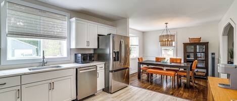 House (3 Bedrooms) | Interior