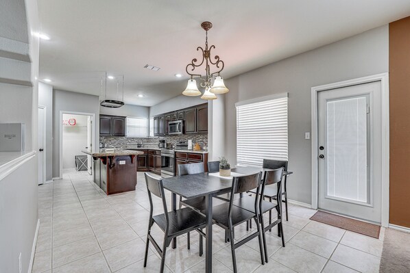 House (4 Bedrooms) | Interior