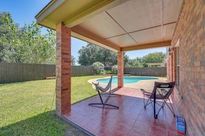 Interior - Private Theater & Pool: Spacious Mission Home (Mission)