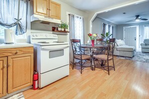 Apartment (2 Bedrooms) | Interior - Private Patio: Cargo District, Dtwn Wilmington Apt (Wilmington)