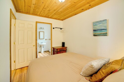 Golf, Hike, Sip Wine: Cobb Mountain Cabin w/ Patio