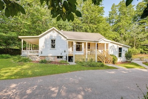 Interior - Home Close to Downtown Frankfort, Walk to Beach! (Frankfort)