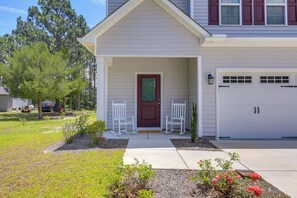 House (2 Bedrooms) | Interior - Holly Ridge Vacation Rental ~ 5 Mi to Beach (Sneads Ferry)