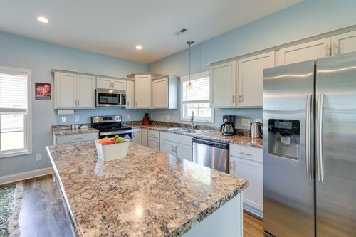 Holly Ridge Vacation Rental ~ 5 Mi to Beach