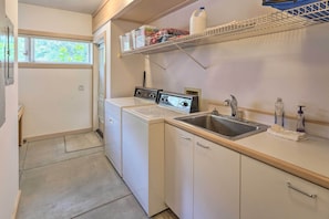 House (5 Bedrooms) | Interior