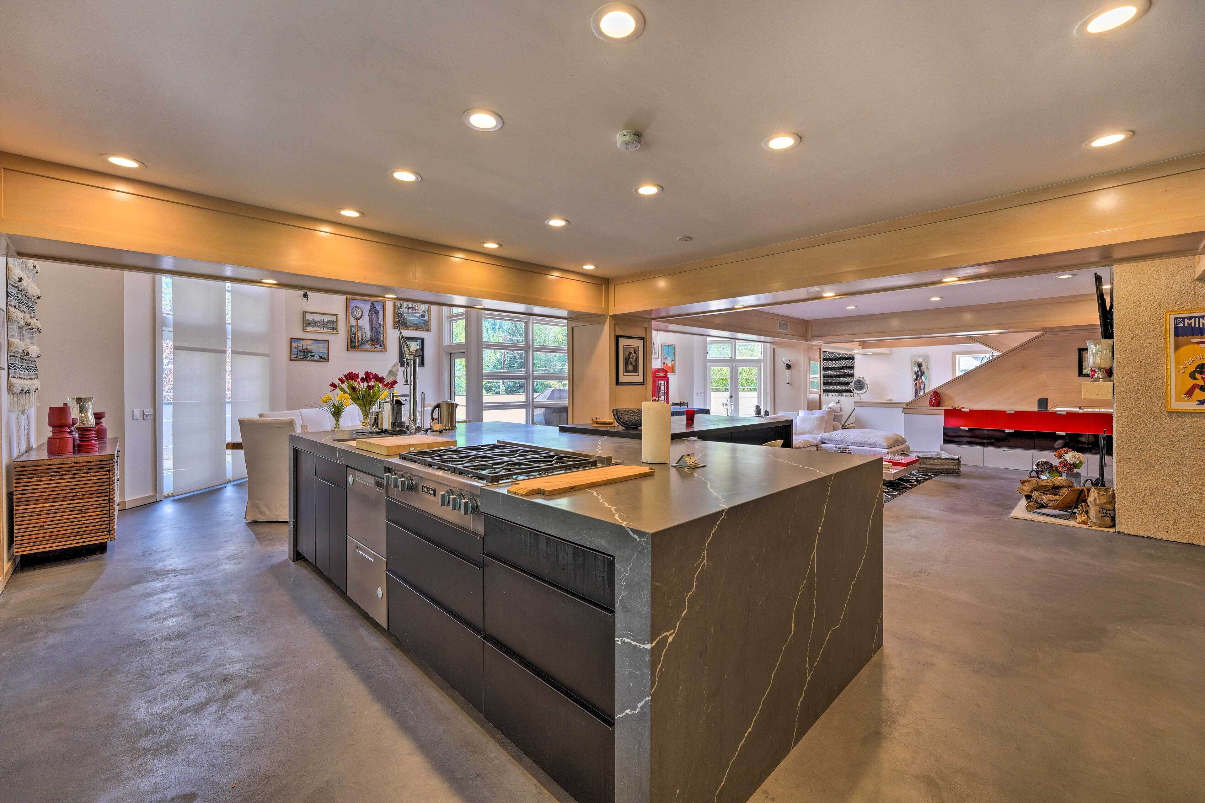 House (5 Bedrooms) | Interior