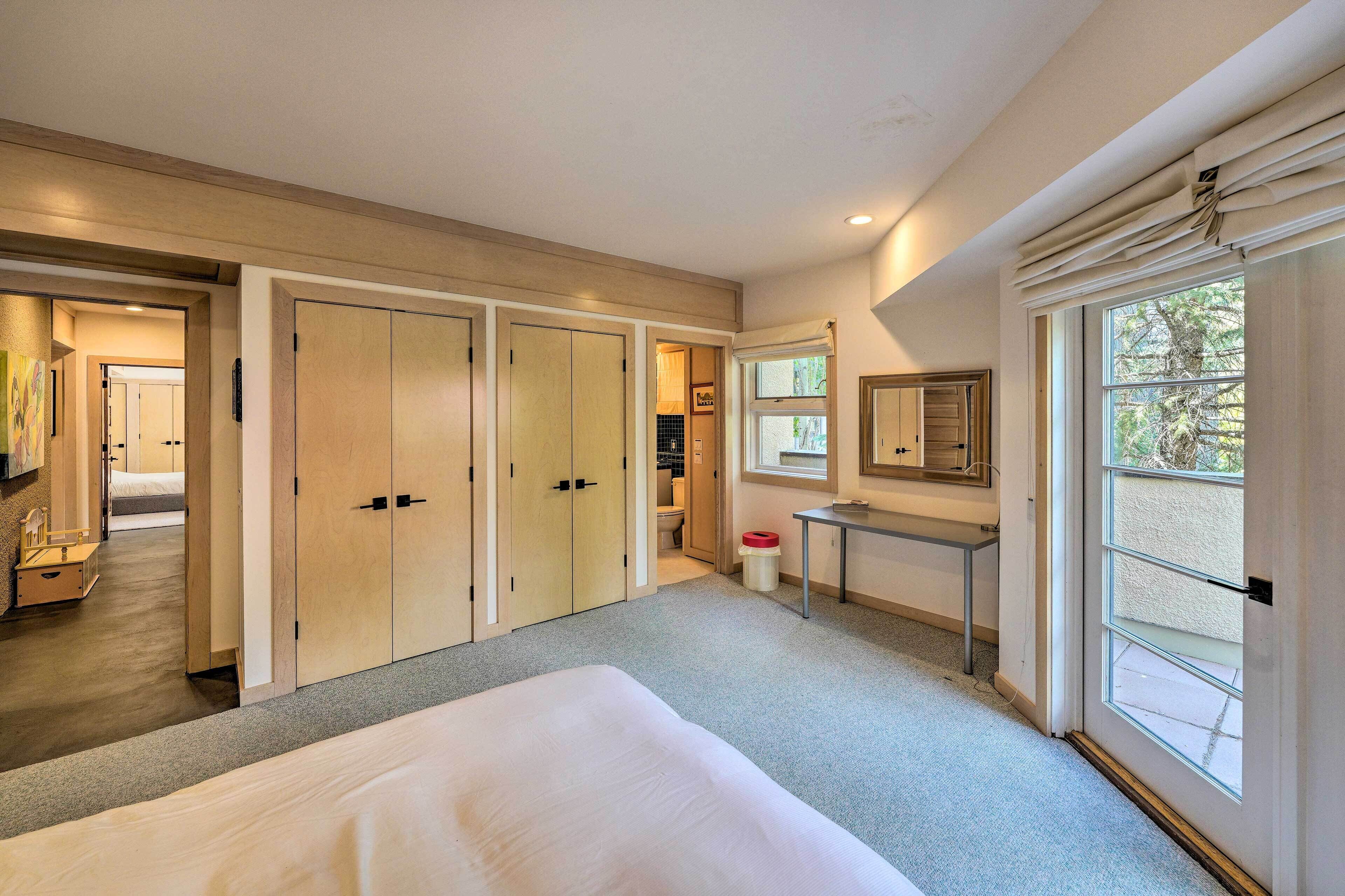 House (5 Bedrooms) | Interior