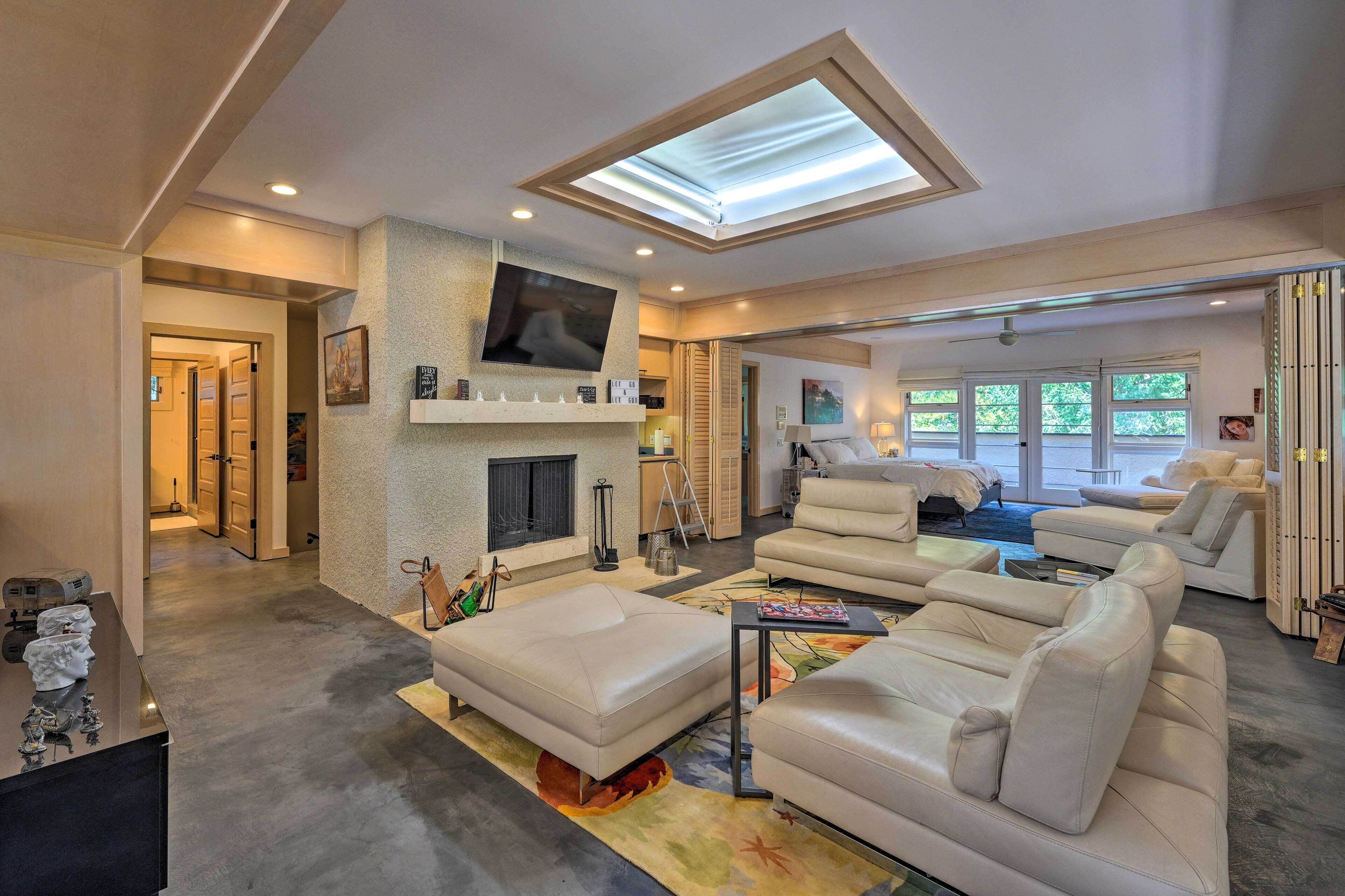 House (5 Bedrooms) | Interior