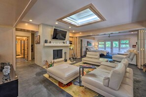 House (5 Bedrooms) | Interior