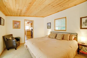 Interior - Walk to Golf Course: Cobb Mountain Nature Escape (Cobb)