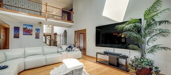 Game Room & Deck: Family Home in Chicago Area!
