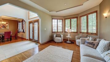 House (4 Bedrooms) | Interior