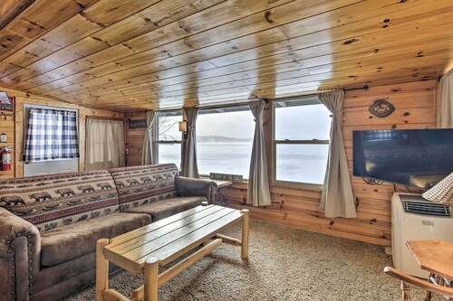 Charming Lost Lake Cabin: Fish, Boat & Hunt!