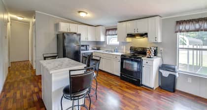 1 Mi to US Marine Base Albany: Cozy Getaway!
