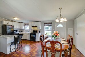 House (4 Bedrooms) | Interior