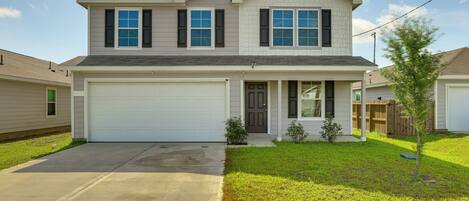 House (4 Bedrooms) | Front of property