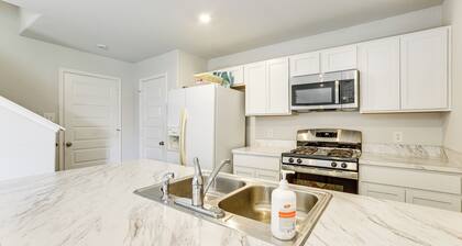 Near Hiking & Fishing: Airy Retreat in Cleveland!