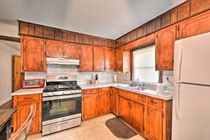 House (2 Bedrooms) | Interior