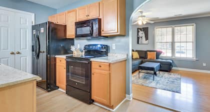 < 4 Mi to Dtwn Greensboro: Renovated Home w/ Yard!