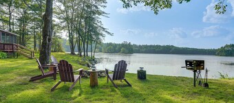 Lakeside Log Cabin w/ Porch in Monadnock Region
