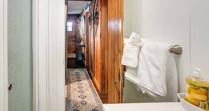 Lakeside Log Cabin w/ Porch in Monadnock Region