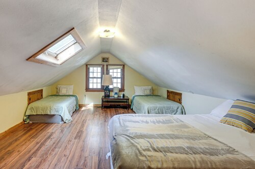 Lakeside Log Cabin w/ Porch in Monadnock Region