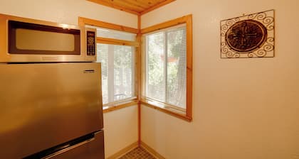 10 Mi to Twin Pine Casino: Peaceful Cabin Getaway