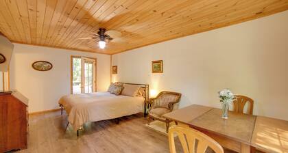 10 Mi to Twin Pine Casino: Peaceful Cabin Getaway