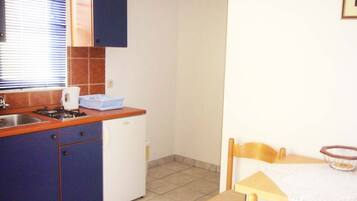 Apartment | Private kitchen | Fridge, microwave, stovetop, electric kettle