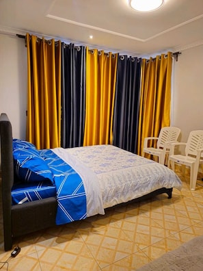 2 makuuhuonetta, silitysrauta/-lauta, ilmainen Wi-Fi, vuodevaatteet