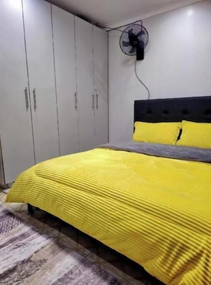 2 bedrooms, iron/ironing board, Internet