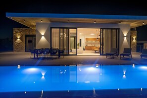 Outdoor pool - Antiope Retreat (Pitsidia)