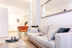 Departamento (1 Bedroom) | Sala de estar | Televisión