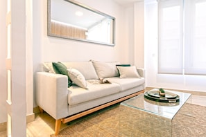 Apartment (1 Bedroom) | Living room | TV - Luminous 1 Bedroom Apartment in the Heart of Seville. Murillo V (Seville)
