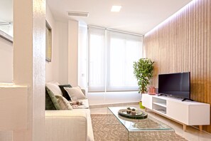アパートメント (1 Bedroom) | リビングルーム | テレビ
