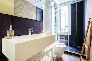 Apartment (1 Bedroom) | Bathroom